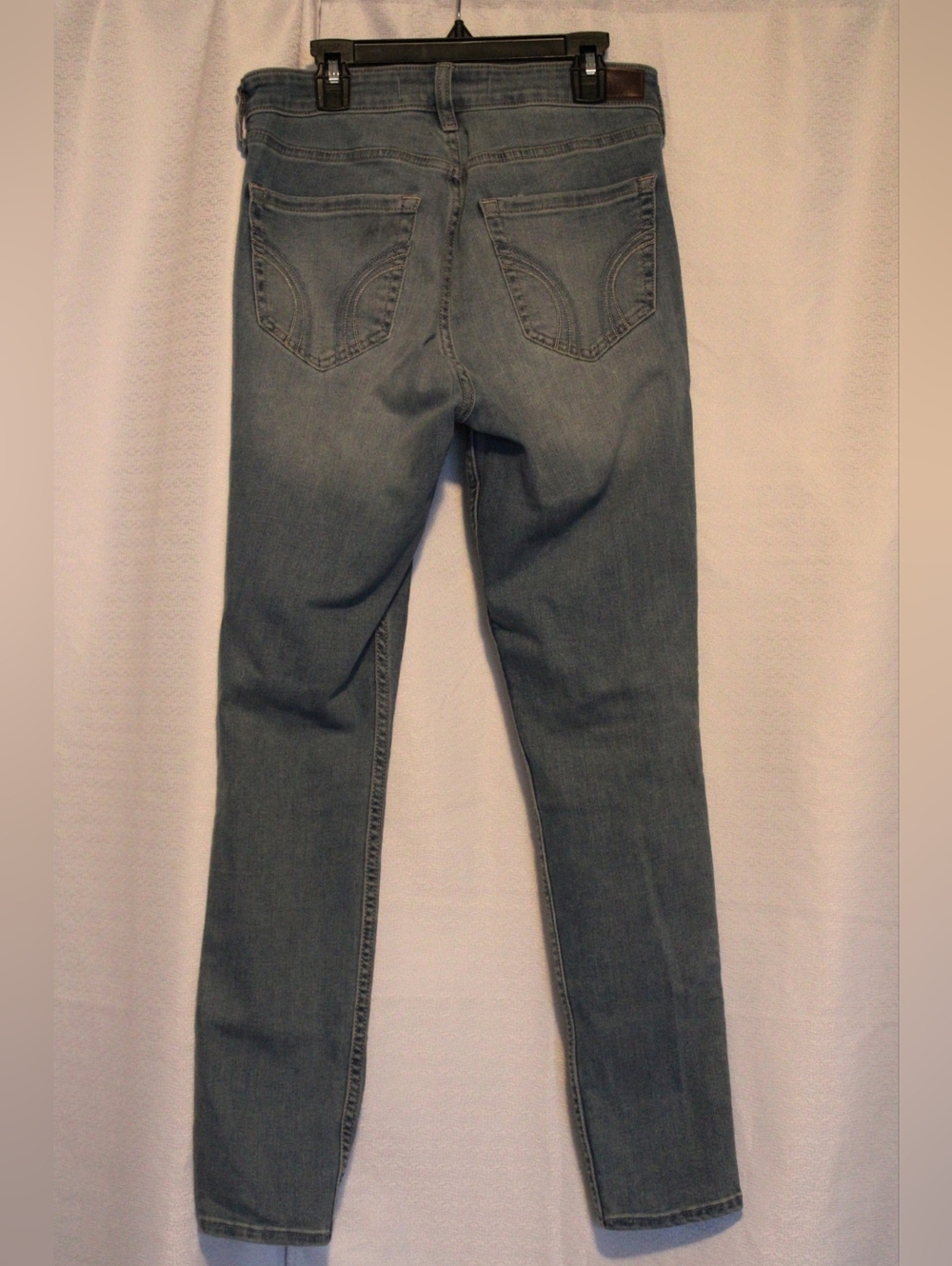 Hollister Light Wash Distressed Skinny Jeans Cutout Knees Size 6R - Picture 7 of 7